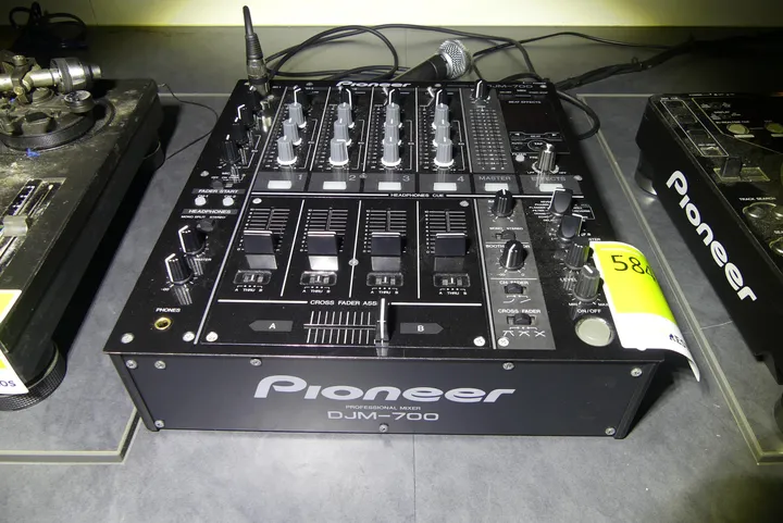 Pioneer DJ-Mixer Modell: DJM-700